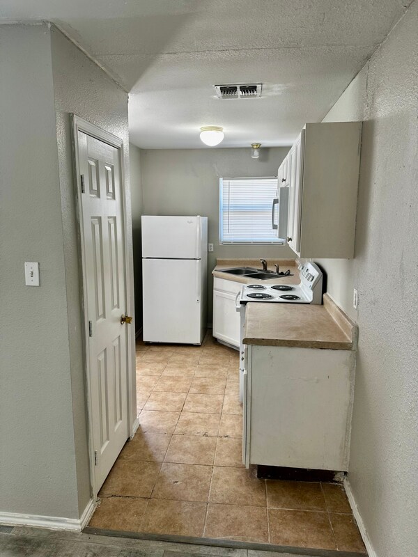 Foto del edificio - 768 Avondale Ave