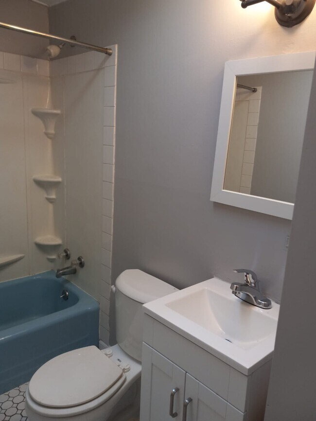 Building Photo - 802 Regis