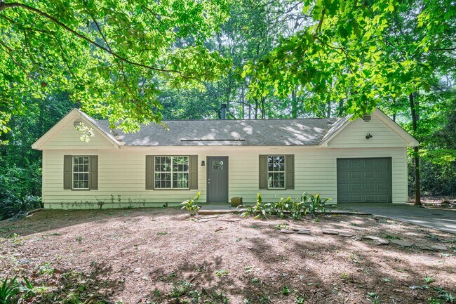 Foto del edificio - Updated Ranch on 1.6 Acres in Senoia. East Coweta Schools!