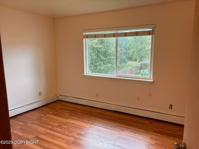 Foto del edificio - 1945 Karluk St