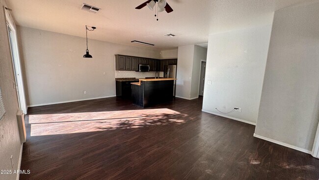 Foto del edificio - 1221 E Chambers St