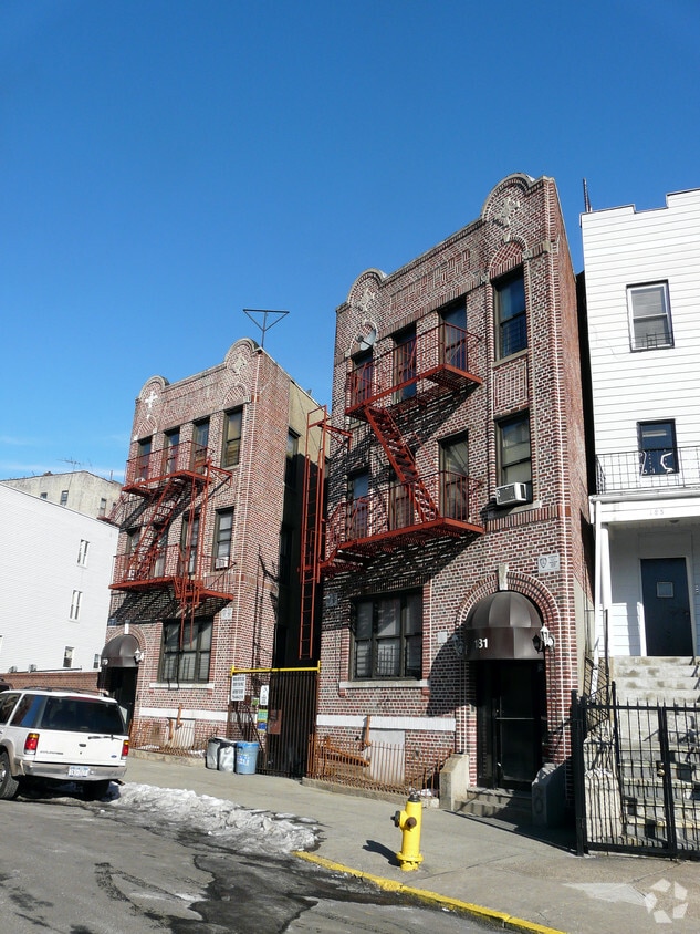 Primary Photo - 181 E 205th St