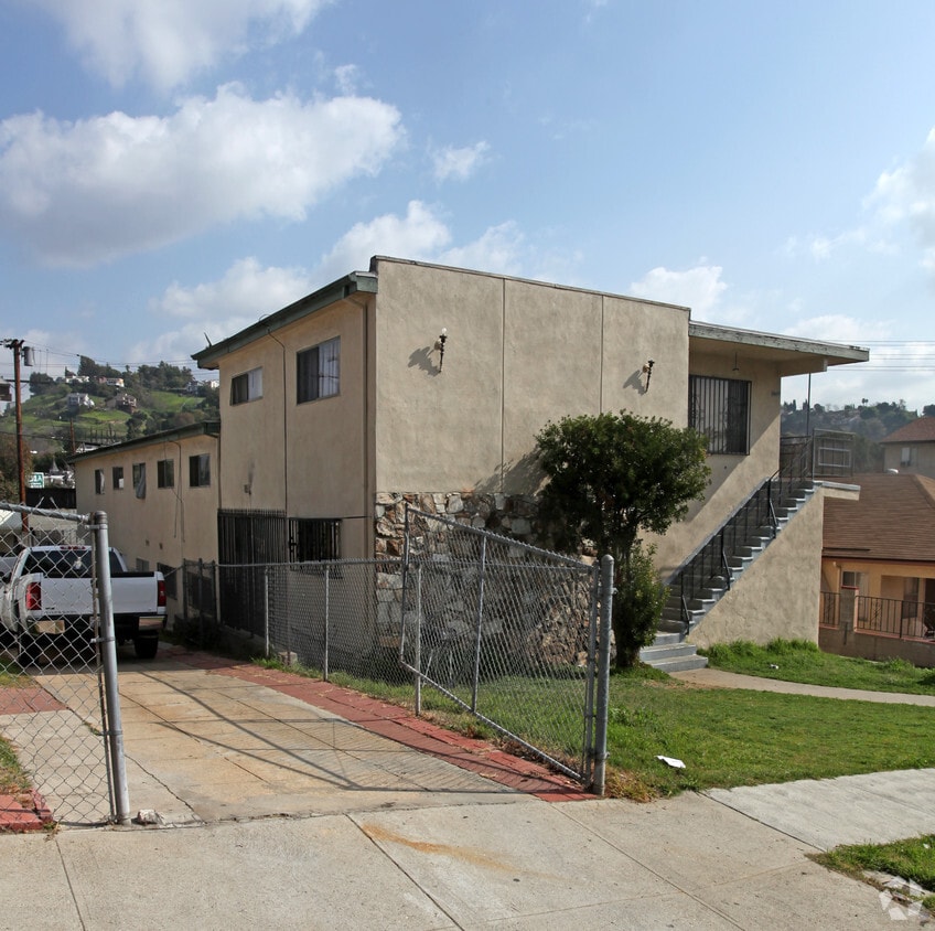 Building Photo - 2677 Moss Ave