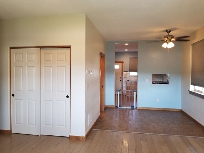 Building Photo - Adorable 2 Bedroom House- Great Location!