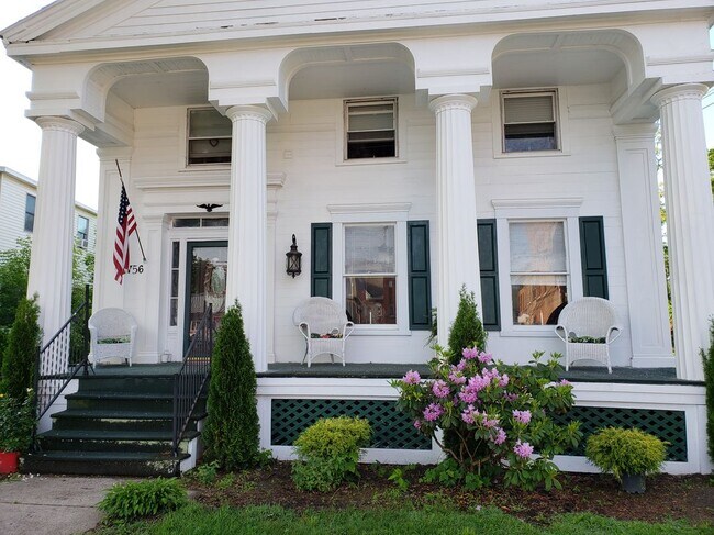 Foto del edificio - 756 Hudson Ave