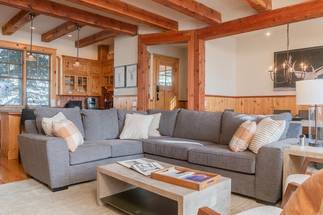 Building Photo - 215 Double Eagle Dr