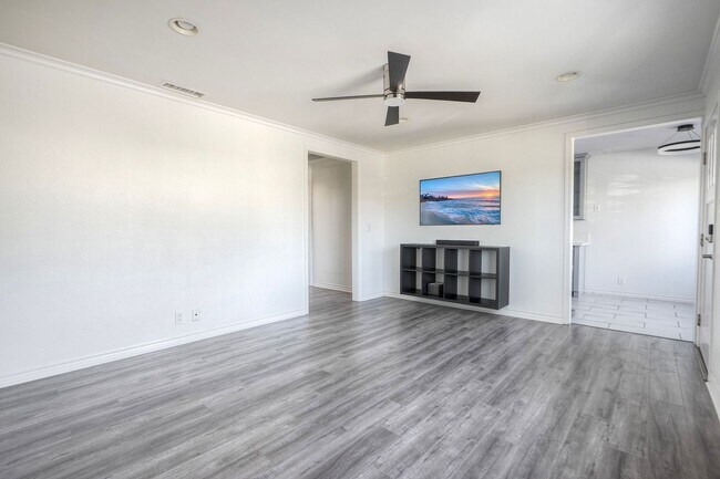Building Photo - 254 Gloxina St