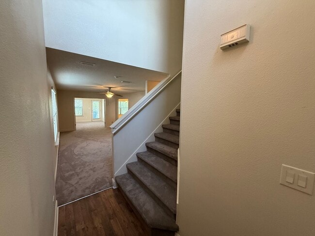 Building Photo - Pensacola - Weatherstone - 4 bedroom, 2.5 ...
