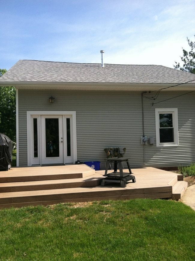 Building Photo - 1411 Central St