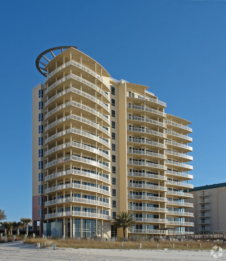LA Playa Apartments in Pensacola, FL