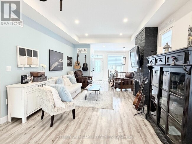 Building Photo - 159 159 Collins Wy