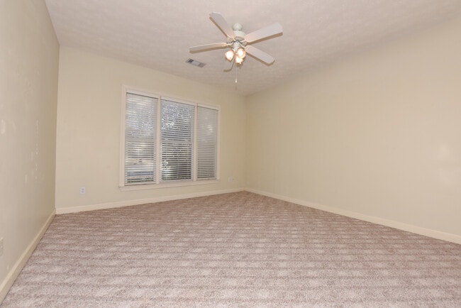 Building Photo - 2139 Heather Pl
