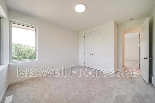 Photo du bâtiment - 6090 Crawford Dr SW