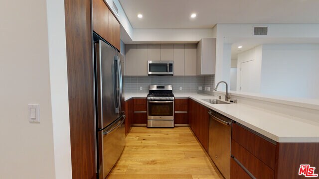 Building Photo - 938 S Orange Grove Ave