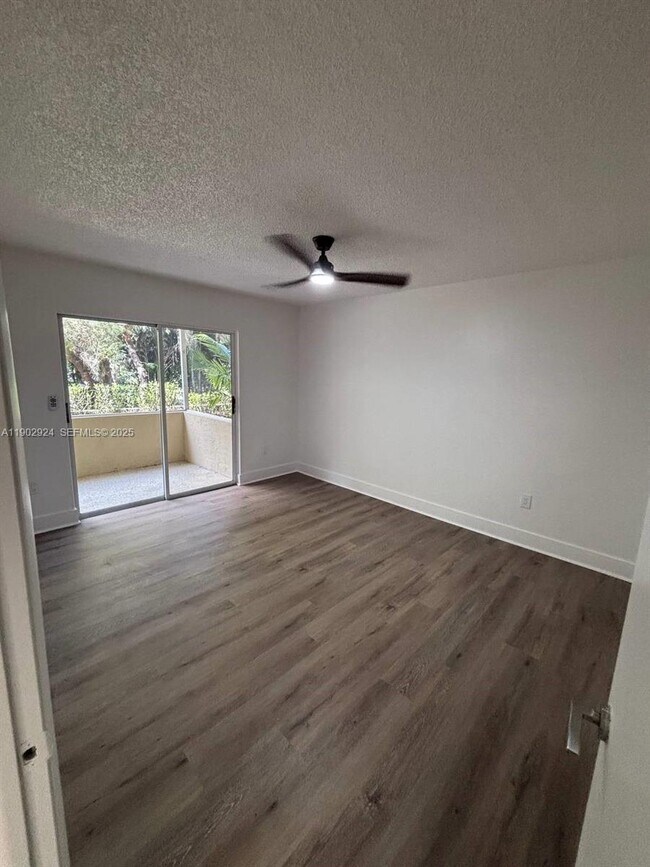 Foto del edificio - 4630 NW 102nd Ave