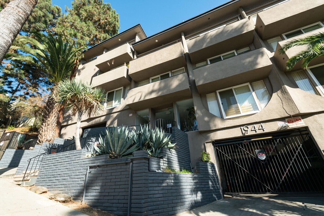 1944 Whitley Ave. Apartments in Los Angeles, CA