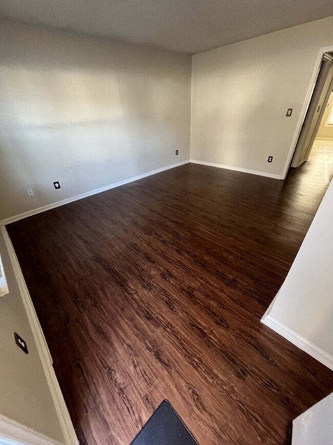 Foto del edificio - "Charming 2-Bed, 2-Bath Retreat in High Point's Peaceful Ambassador Court!"