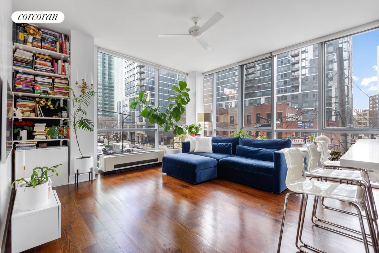 Foto principal - 2626 Jackson Ave