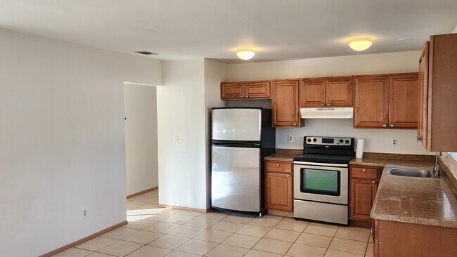 Foto del edificio - 651 NW Sharpe St