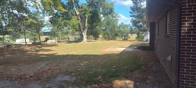 Foto del edificio - Beautiful corner country lot with lots of ...