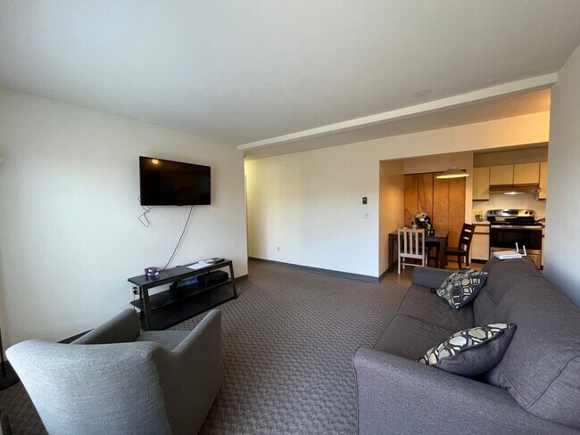 Interior Photo - Ravenwood