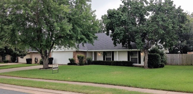 Building Photo - ** 3/2 IN NEW GREENACRES PLACE **