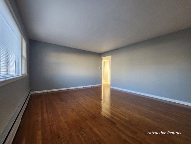 Building Photo - 5511 W Kamerling Ave