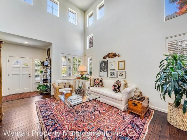 Building Photo - 3 br, 2.5 bath House - *14 Peninsula Court
