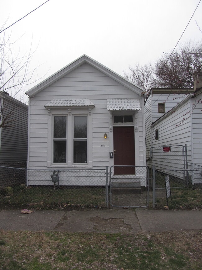 Building Photo - 606 E Kentucky St