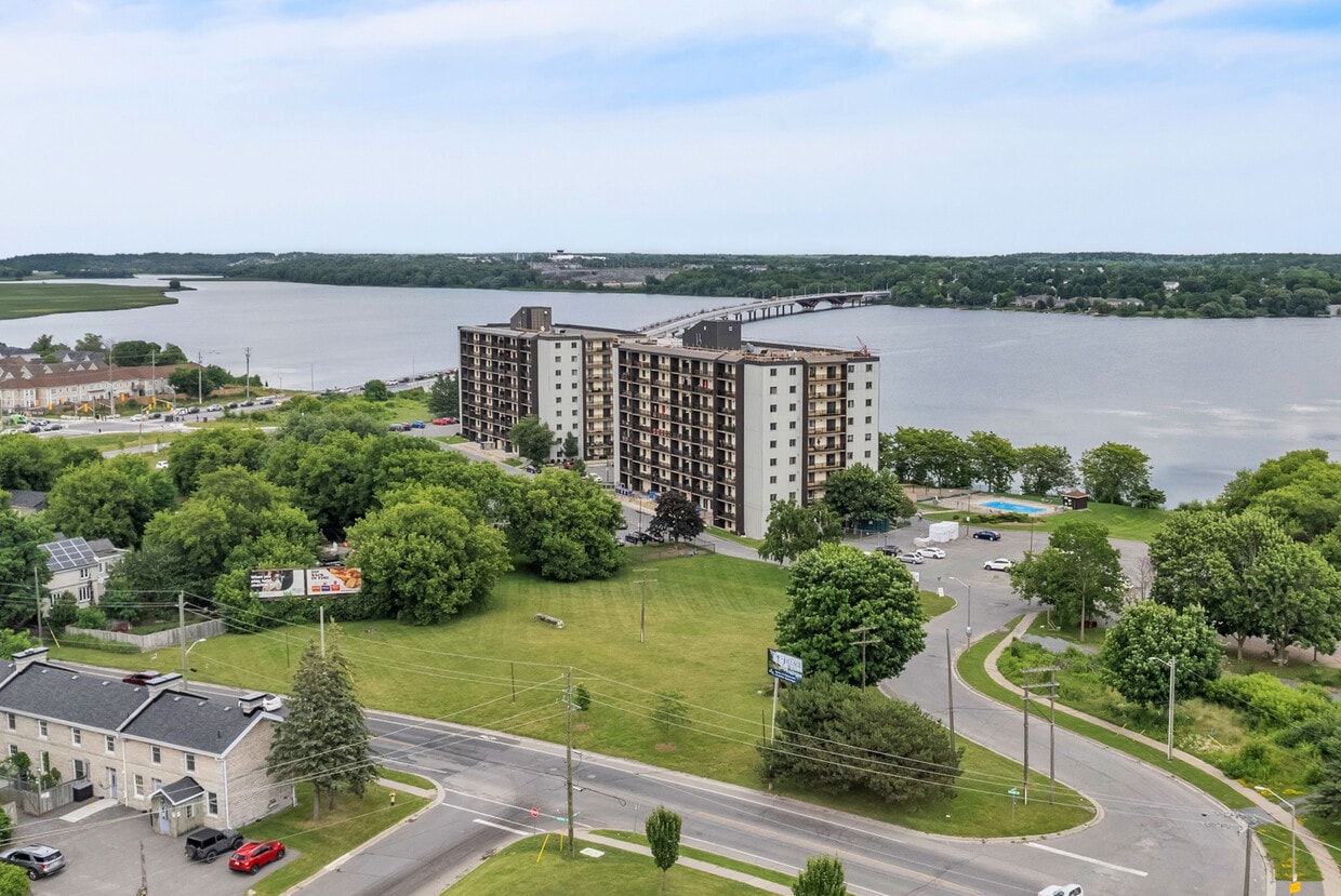 Primary Photo - Village on the River Apartments