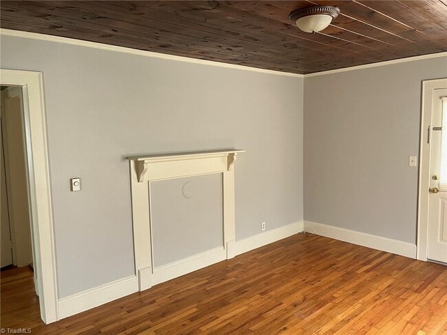 Building Photo - 203 Dobson St