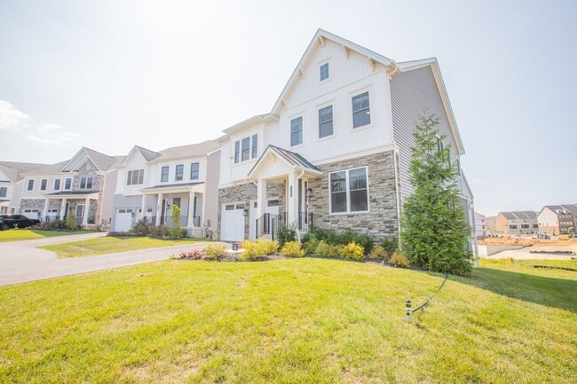 Building Photo - Stunning 5 BR/5 BA Single-Family Home in E...