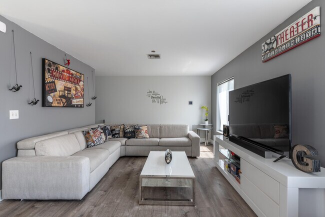 Foto del edificio - 6758 Alden Ridge Dr