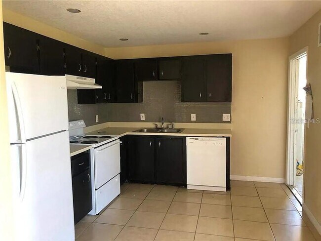 Foto del edificio - 330 Colonade Ct