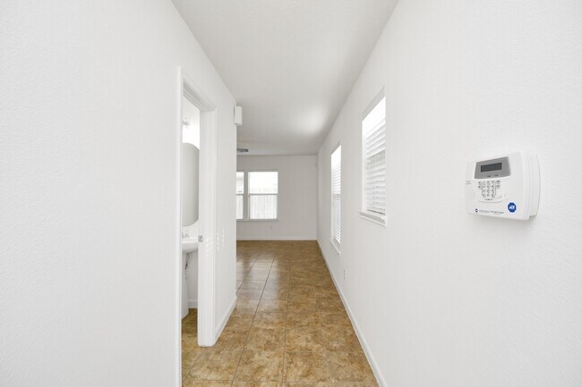 Foto del edificio - 16020 Sweetwater Fields Ln