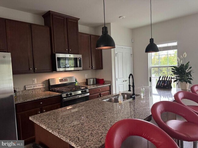 Foto del edificio - 9816 Cedarmass Cir