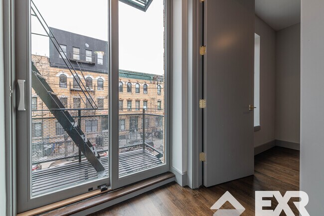 Building Photo - 412 Suydam St