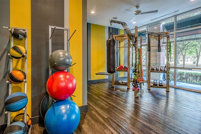 Building Photo - 2801 Waterwall Dr