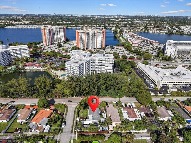 Foto del edificio - 1300 NE 183rd St