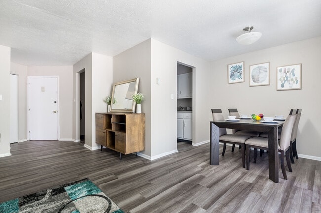 Building Photo - Lakeland Commons