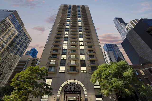 Building Photo - 70 W Huron St
