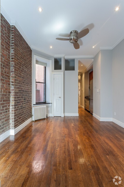 Building Photo - 246 Mott St