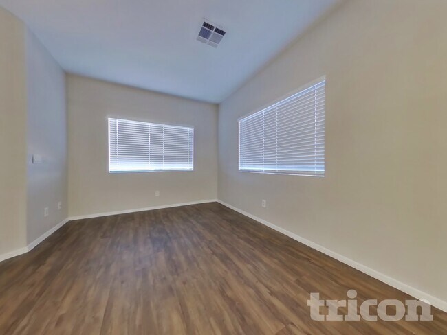 Building Photo - 7211 S 8th Pl