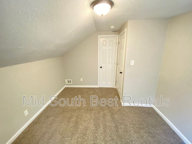 Building Photo - 2693 Kimball Ave