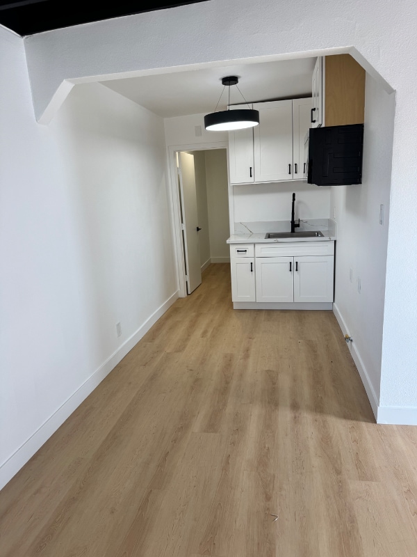 Building Photo - 2616 W Beverly Blvd