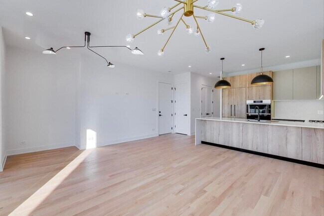 Foto del edificio - 2456 W Cortez St