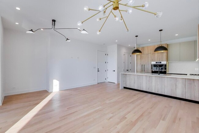 Building Photo - 2456 W Cortez St