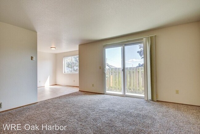 Building Photo - 455 S Oak Harbor St