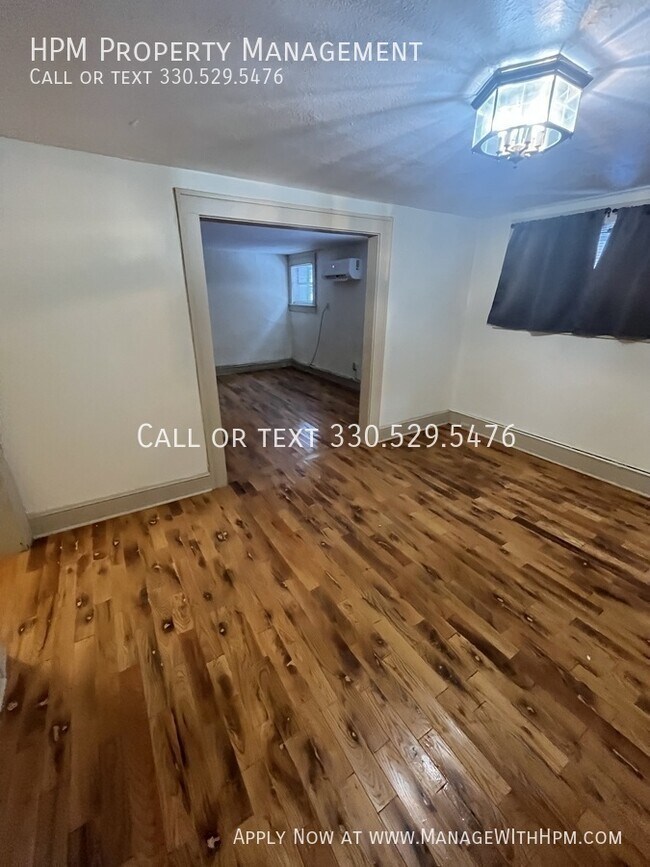 Foto del edificio - 798 W Market St