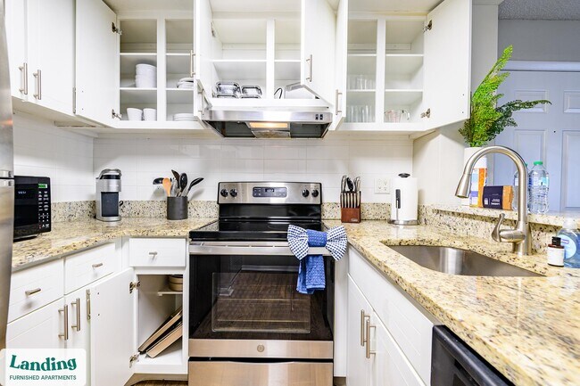 Foto del edificio - 1000 Palm Pl Dr NE